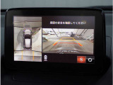 【360&deg;ビュー・モニター】専用カメラにより上から見下ろしたような視点で360度クルマの周囲を確認することができます。駐車が苦手な方でも縦列駐車や幅寄せ時に活躍してくれます。