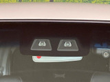 【スマートアシスト】走行中に前方の車両等を認識し、衝突しそうな時は警報とブレーキで衝突回避と被害軽減をアシスト。より安全にドライブをお楽しみいただけます。