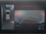 パノラミックビューモニター付きです。車両を上から見た様な映像を画面に表示。運転席からの目視だけでは見にくい、車両周辺の状況をリアルタイムでしっかり確認出来ます。