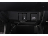 スマートフォンなどの音楽再生が可能なUSB接続ジャック装備車両です♪♪♪