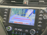 【バックカメラ】駐車時に後方がリアルタイム映像で確認できます。大型商業施設や立体駐車場での駐車時や、夜間のバック時に大活躍!運転スキルに関わらず、今や必須となった装備のひとつです!
