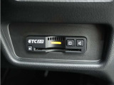 ◆ETC2.0装着◆進化したドライブ体験。料金収受システムだけだったETCが生まれ変わって、高速道路を賢く使うETC2.0に進化しました。多彩な情報サービスが便利で快適なドライブ体験を提供します。