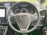 【純正革巻きステアリング】上質な革を使用することで、手にしっかり馴染みとても運転しやすいハンドルです♪