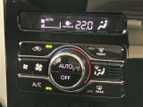 オートエアコンは温度を設定するだけで、自動で風量などを設定してくれます。運転しながら操作も必要ないので、安全性も向上します。