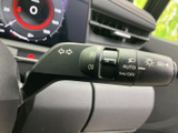 操作しやすい位置に配置されたウインカーレバー。スムーズな操作で、安全な車線変更をサポートします。直感的に使える設計で、運転に集中できます。