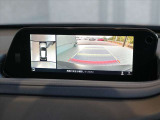 360度モニター搭載車ですので、低速時での不安を解消してくれます。この写真は右側はバックカメラですが、前進時にはフロントカメラにもなりますので歩行者や縁石なども確認することが可能です。