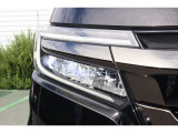 LEDヘッドライトで夜間の視認性も高く、更にオートライト搭載で、車外の明るさを感知し自動でライトを点消灯します。またエンジンOFFにすれば一緒に消灯し、消し忘れやトンネル走行時などに非常に重宝します!