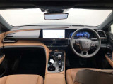 【ETC2.0装着車】カーナビと連携させることで全国の「ITSスポット」と双方向通信し渋滞を回避するルートを案内します。情報配信を受けるたびに最速のルートを再検索。料金所もストレスなく通過できます。