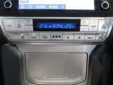 左右独立温度コントロールフルオートエアコンです。運転席、助手席それぞれで独立して温度設定ができます。冷え性の方が乗っても安心ですね♪