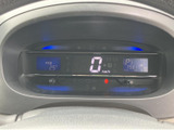 視認性の高いメーターデザインを採用。速度やエンジン回転数など、運転に必要な情報を一目で確認できます。運転に集中できる空間です。