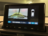 リバースギアに入れるだけで後方の表示へ切り替わります。夜間や雨の日の駐車も楽になりますよ。