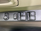 【電動格納ミラー】サイドミラーは電動格納式となっており、狭い駐車場でもキズがつくリスクを抑えられます。