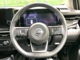 インテリアに合わせたデザインのステアリングは、運転される方のことも考え、運転しやすい形状、大きさです。是非一度、実際に触ってお確かめください。