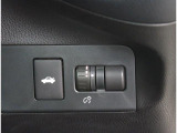 トランクは運転席のスイッチで開けられます。