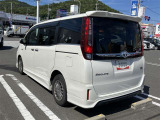 広々とした車内空間に優れた燃費性能。更にデザインも上質で人気のお車です!