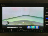 【バックカメラ】運転が苦手な方も車庫入れラクラクです!ギアをリバースに入れれば自動的に切り換わりますので、面倒な操作は不要です♪狭い駐車場もお車を傷つけず安心ですね!