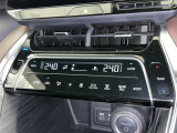オートエアコンで快適な室内です。