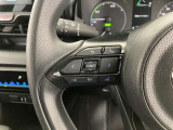 運転中、オーディオの操作をしてて、ハッとしたことはありませんか?ステアリングスイッチは、運転中でもハンドルでオーディオの操作が可能です。安全なドライブをサポートします。
