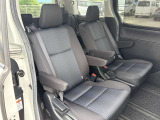 後席はキャプテンシートが採用されており、広々と車内の空間を使ってただくことができます!