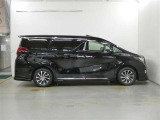 この度は、当社の展示車をご覧いただきまして、誠に有難うございます。自信をもってお勧めできる車となりますので、ごゆっくりご覧頂きたいと思います。