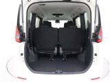 7人乗車時のラゲージスペースです。シートアレンジも出来て天井も高めなので多くのお荷物が積み込めそうですね!