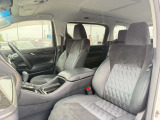 運転席シート廻りは使用感も少なく、良好な状態となっています。前オーナー様が丁寧に使っていたことがよくわかりますね。