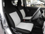 【内装】ピクシスエポックの車内です♪もちろん、フロアマットもついてますよ〜!