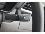 周囲の明るさに連動して、ヘッドライトが点灯・消灯します。ヘッドライトの点け忘れは大きな事故につながりかねません。