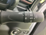 操作しやすい位置に配置されたウインカーレバー。スムーズな操作で、安全な車線変更をサポートします。