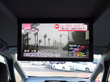 フリップダウン後席モニタ-装備!TVやユーチューブがご覧頂けます!サイズも15.6インチ!!快適なドライブやご旅行などに最適ですね♪