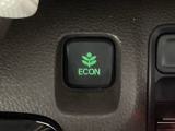 ★ECONスイッチ★ エコドライブを加速しよう!スイッチをONにすると、運転の仕方によるロスを抑え込み燃費をよくするようクルマが頑張ります(*^ー^*)燃費向上にチャレンジ♪