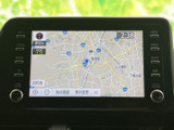 目的地までスムーズに導いてくれる頼もしい相棒。高精細な地図表示で、運転中の不安を軽減し、快適なドライブをサポートします。