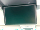 【フリップダウンモニター】大画面モニターで後席でもエンタメをお楽しみいただけます。小さなお子様にも大人気の装備です♪