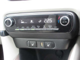 オートエアコンスイッチで一度セットすれば適温たもてます。運転席、助手席シートヒーター付き