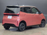 横一文字に広がる特徴的なLEDリアコンビネーションランプを装備。ワイド&ローなスタンスと立体的なフォルムが、個性的で存在感のある後姿を惹き立てます。