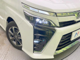 【LEDヘッドライト】悪天候や夜間走行時も良好な視界を確保し安心して運転できる高輝度LEDヘッドライトを装備!点灯速度が早く、消費電力も抑えられています。