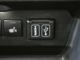 充電用USB端子付き。スマートフォンなどの充電に便利です。
