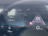低走行車両入庫!レイアウトはステアリングスイッチで切り替えでき運転に集中しながら必要な情報を瞬時に得ることが可能です。