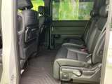 乗車時の快適性を追求した2列目シート。ゆったりとくつろげる空間で、長距離移動も楽しく過ごせます。