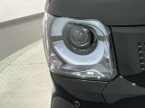 LEDヘッドライトは、点灯の瞬間から最大光量を発揮し、突然暗くなるトンネルなどでの安定感を高めます。