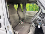 運転席シート廻りは使用感も少なく、良好な状態となっています。前オーナー様が丁寧に使っていたことがよくわかりますね。