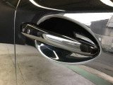 ドアハンドルのスイッチを押すとスムーズにドアが開閉しますよ☆またバックカメラも目立たずデザイン性に優れています