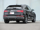 Audiが指定する独自の条件を全て満たした車だけが、認定資格を持つテクニシャンの手による100項目にも及ぶ点検・整備のプロセスを受け、お客様のもとへ届けられます。