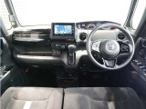 ◆インテリアパネル◆視界広々で非常に運転しやすくロングドライブでも疲れを感じさせないすっきりとまとまったインパネ周りです。