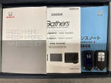 スマートキーは鍵をバッグに入れたままでもドアロックの開閉やエンジンのON・OFFができます。夜間や雨の日も鍵を探さなくて良いので便利です。