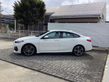 正規ディーラーのBMW専門メカニックが360&deg;納車前点検を徹底的にチェックいたします。点検整備料は車両価格に含まれ、法令12カ月点検が必要な場合も車両価格に含まれます。