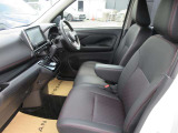 【VDC】運転操作やクルマの速度を検知して、ブレーキやエンジン出力の制御を 自動的に行い、滑りやすい路面やカーブを曲がるときや障害物を回避するときにクルマ の横滑りを軽減し、運転に安心感を与えます。