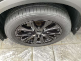 マツダ純正アルミホイール。タイヤサイズは225/55R19です