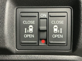 狭い所でも乗り降り楽々な両側電動スライドドアです!簡単にドアの開閉が出来る為女性やお年寄りにも優しく、荷物で手が塞がった時なども大変便利です!
