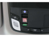 緊急通報ボタンが装備されています。ホンダコネクト対応。ご利用には、Honda Total Care プレミアムのご加入が必要です。